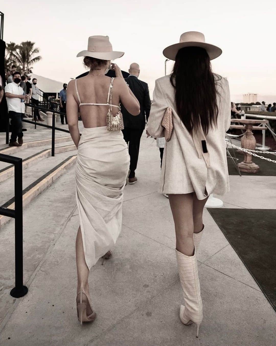 JanessaLeoneのインスタグラム：「CARTER + FACE COVERINGS  #janessaleone」