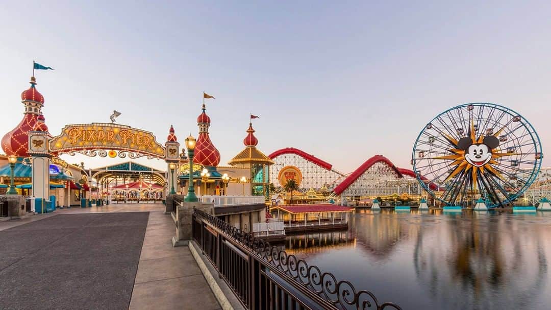 Disneyさんのインスタグラム写真 - (DisneyInstagram)「Today marks 20 years of magic at Disney California Adventure Park at @Disneyland Resort! See more fan favorite spots throughout the Park at the link in bio.」2月9日 5時15分 - disney