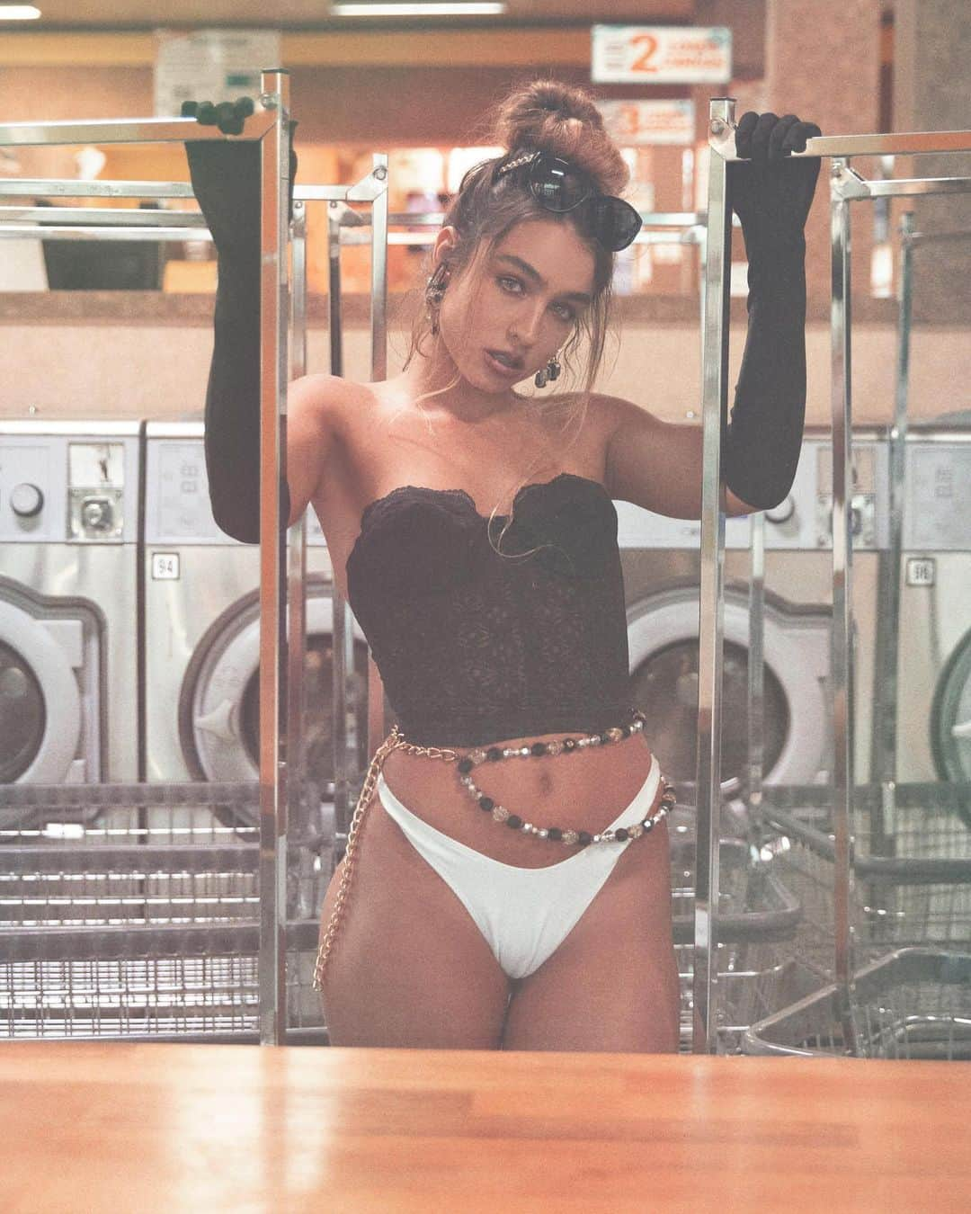 Sommer Rayさんのインスタグラム写真 - (Sommer RayInstagram)「laundromat but make it ✨ fashion ✨」2月9日 5時21分 - sommerray