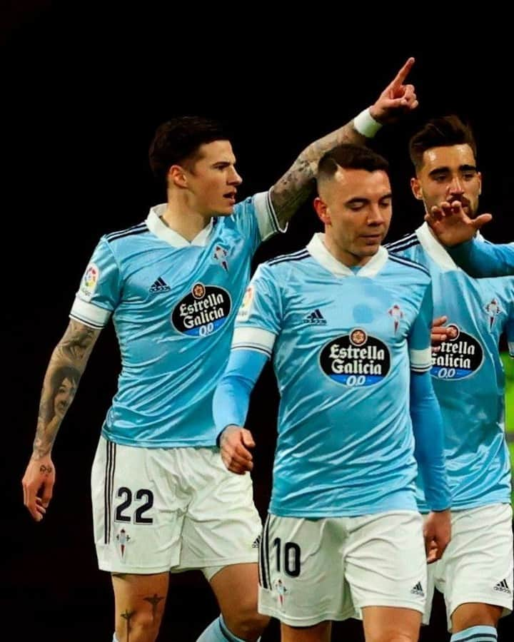 LFPさんのインスタグラム写真 - (LFPInstagram)「💥💙 𝐒𝐀𝐍𝐓𝐈 𝐌𝐈𝐍𝐀 💙💥  #SantiMina #Celta #AtletiCelta #LaLigaSantander #LaLiga #YouHaveToLiveIt #HayQueVivirla」2月9日 5時35分 - laliga