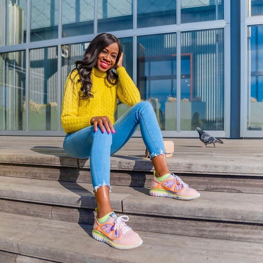 SOPHIA WEBSTERのインスタグラム：「Always bold, always bright… @thebasirat shining in our candy coloured 'Fly-By' sneakers! ☀️💗⁣ ⁣ #SophiaWebster #SophiaWebsterSneakers」