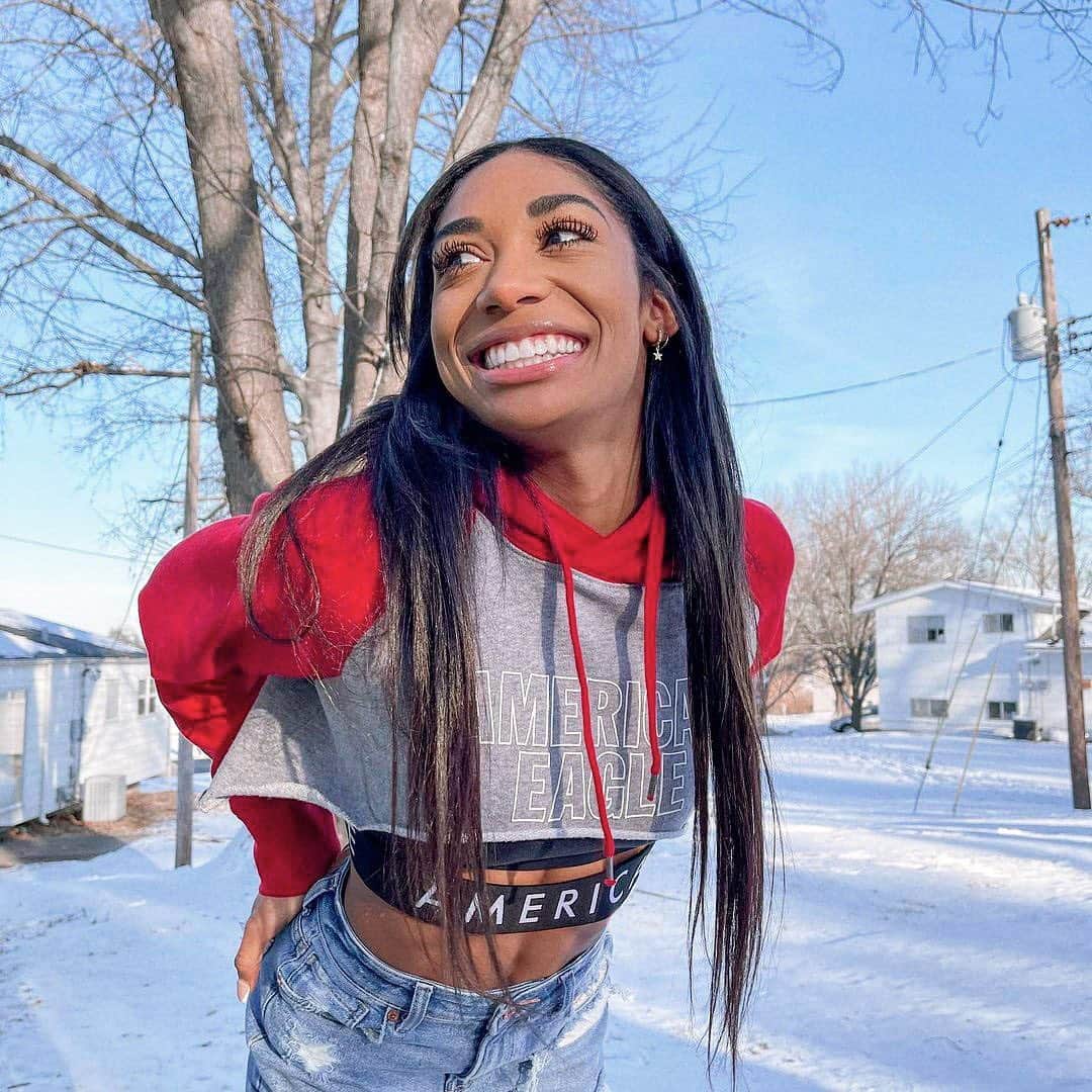 American Eagleのインスタグラム：「Obsessed with @amyahluv’s boxer-turned-crop top DIY. Stay tuned for a tutorial coming soon ✨ #AEUnderwear」