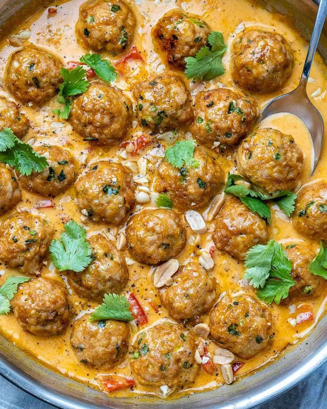 Sharing Healthy Snack Ideasのインスタグラム：「Curry Turkey meatballs 😍❤️ recipe link in our bio @befitsnacks」