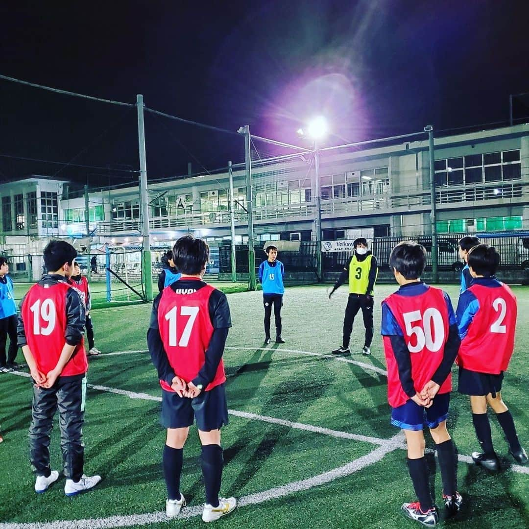 中村憲剛さんのインスタグラム写真 - (中村憲剛Instagram)「: KENGO Academy School月曜クラスに参加しました⚽️﻿ 不定期ですが、出来る限り足を運んで子どもたちとプレーしながら自分の大事にしていることを伝えていけたらと思います😊﻿ ﻿ #kengoacademy  #止めて蹴る﻿ #体の向き﻿ #立ち位置﻿ #頭と目の早さ﻿ #見るものを増やす﻿ #技術﻿ #こだわる﻿ #中学サッカー」2月8日 21時45分 - kengo19801031