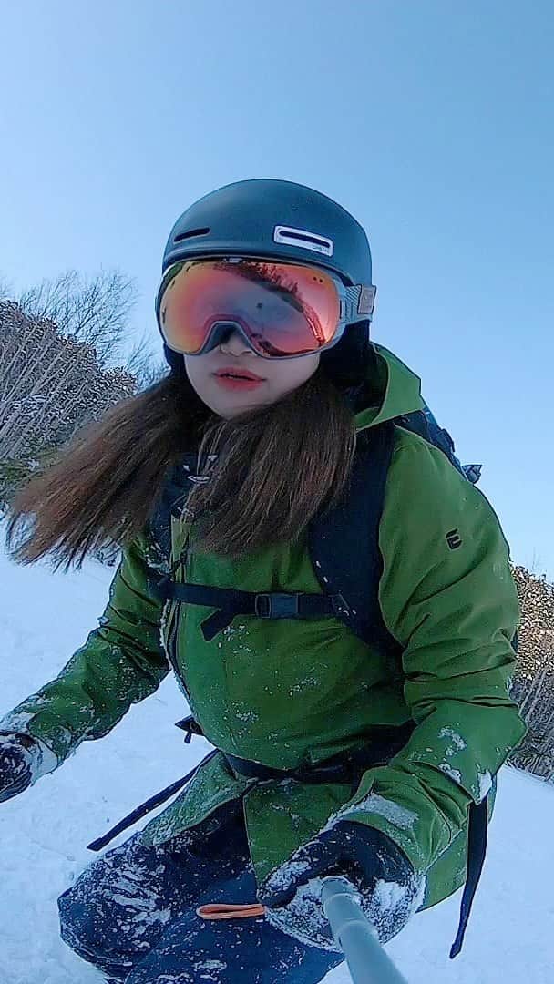 奥家沙枝子のインスタグラム：「mellow & chill❄️ 乗鞍バックカントリーの最後はゆったりとした極上の1本☃️💕  #japan #snow #snowboard  #snowboarding #snowsurf #winter  #sport #fit #mountain #outdoor #nature #beautiful #goodday #winterwonderland #trip #ski #travel #japow #powder #powday #GoPro #mountainharbor #スノボ #スノーボード #雪 #パウダー #山 #長野」