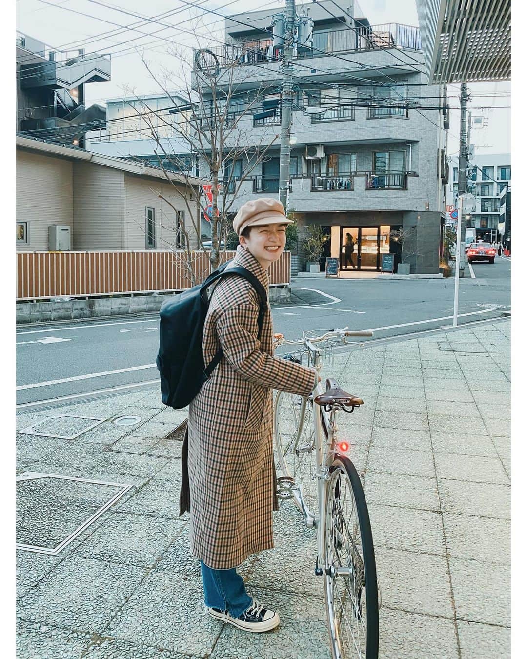 高山都さんのインスタグラム写真 - (高山都Instagram)「天気が良かったから自転車で🚲 #都ふく coat @clane_official 去年のもの denim @spickandspan_jp  casquette @kijimatakayuki  bag @commedesgarcons  男の子みたいw 疲れもクスミもほうれい線も、ここに来ると全部なかったことにしてくれる、最近のワタシの駆け込み寺的存在の @pola_nakameguro  おかげで、最後の写真は加工なし！ ほうれい線が本当に消えるし、背中にもクッキリと縦線が出るほど整う。 時短コースや顔だけ、身体だけとか、色々選べるから、自分のよい時間や体調に合わせられるのもいい。 いつもありがとうございます！ 今日は片付けもお風呂も終わった！はやく寝よう。」2月8日 21時42分 - miyare38