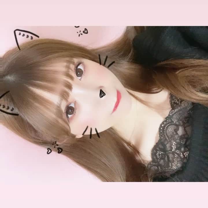 田口未彩のインスタグラム：「❤︎  あざと系彼女、🐱  #アイドル　#あざとい系女子 #あざとい　#猫　#メンヘラ　#猫フィルター　#量産型女子　#量産型　#黒レース　#ヘアカラー　#ブラウンカラー　#冬メイク #量産型メイク」