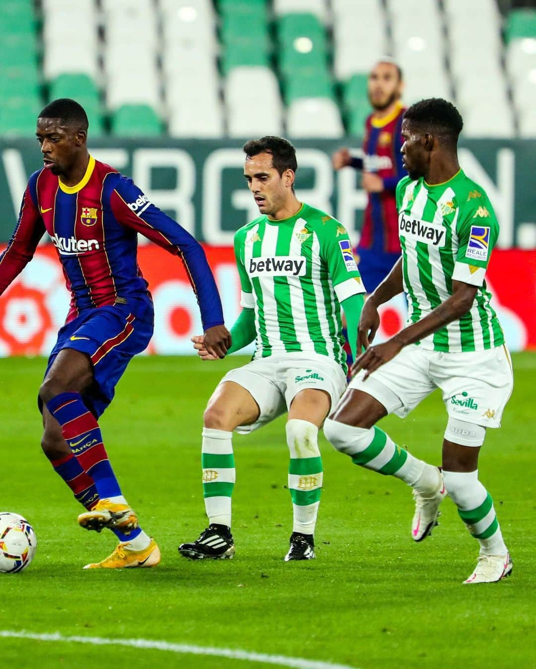 FCバルセロナさんのインスタグラム写真 - (FCバルセロナInstagram)「🌪 @o.dembele7 against the world 🐜」2月8日 21時48分 - fcbarcelona