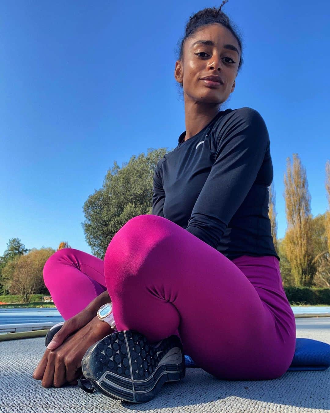 マリア・ベネディクタ・チグボルのインスタグラム：「Make today better than yesterday 🍀#monday #trackandfield #thinkpositive」
