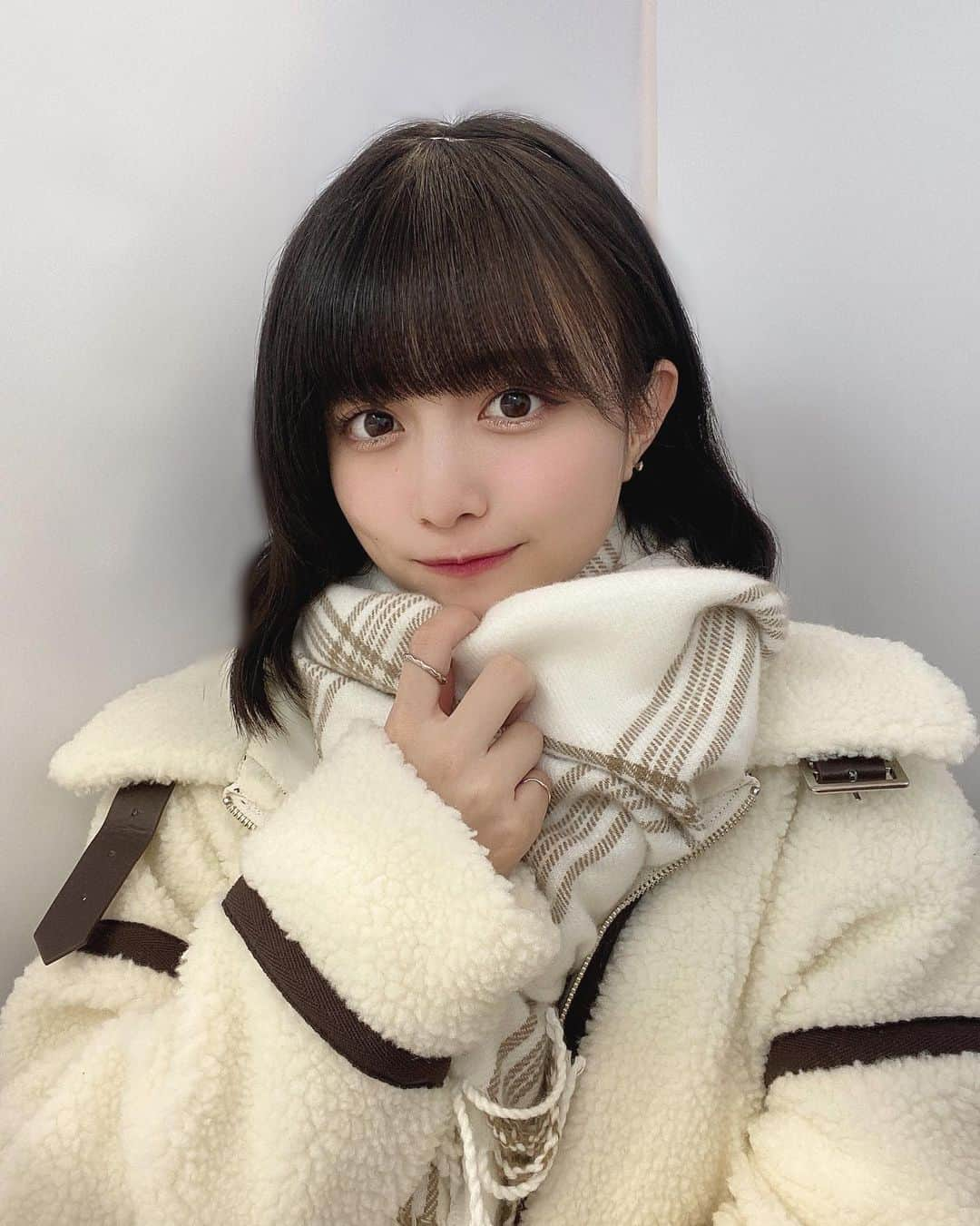 桜木ことさんのインスタグラム写真 - (桜木ことInstagram)「♡ ﻿ ﻿ おにゅーマフラー🧣﻿ マフラー忘れて外出た時に寒さに耐えきれなくて買ったのに また今日も忘れて寒すぎて買うか迷った、、🥺﻿結局我慢しました！ ﻿ 今日はボイトレからのダンスレッスンだったよ！﻿ みんなは今日何してたの〜？💭﻿ ﻿ ﻿ ﻿ #かみやど #ひらがなかみやど #桜木こと #アイドル #idol #japaneseidol」2月8日 21時53分 - koto_sakuragi