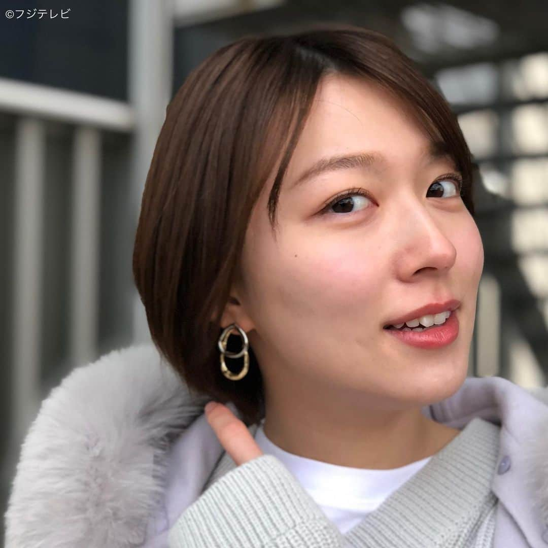 フジテレビ「めざましテレビ」さんのインスタグラム写真 - (フジテレビ「めざましテレビ」Instagram)「2月8日（月） ・ ファッション雑誌CanCamとコラボした お天気コーナー「きょう何着て行く？」 阿部華也子の毎日のコーデを紹介♪ ・ 【きょうのコーデ】 コート→#MISCH MASCH　　　　　　　　　　　　35000円   ニット→#CRAFT STANDARD BOUTIQUE 2000円   カットソー→#Gap  1809円 パンツ→#MEW’ S REFINED CLOTHES　7900円   靴→#マミアン　8400円   ピアス→#CRAFT STANDARD BOUTIQUE  1546円 ︎ 【コーデのポイント】 シンプルなVネックニットに白のロンTを仕込んで、少しラフな雰囲気に🌷 きれいめコーデを少しカジュアルに仕上げたい時にオススメのテクニック✨ ニットは、ゆったりシルエットが重ねやすくて🙆‍♀️  #めざましテレビ #きょう何着て行く？ #阿部華也子 #今日のコーデ#コーデ#CanCam #今日のファッション#ootd #きょう何着て行く？は月〜金朝6時22分ごろ放送📺 #スタイリストたなべさおり」2月8日 21時56分 - mezamashi.tv