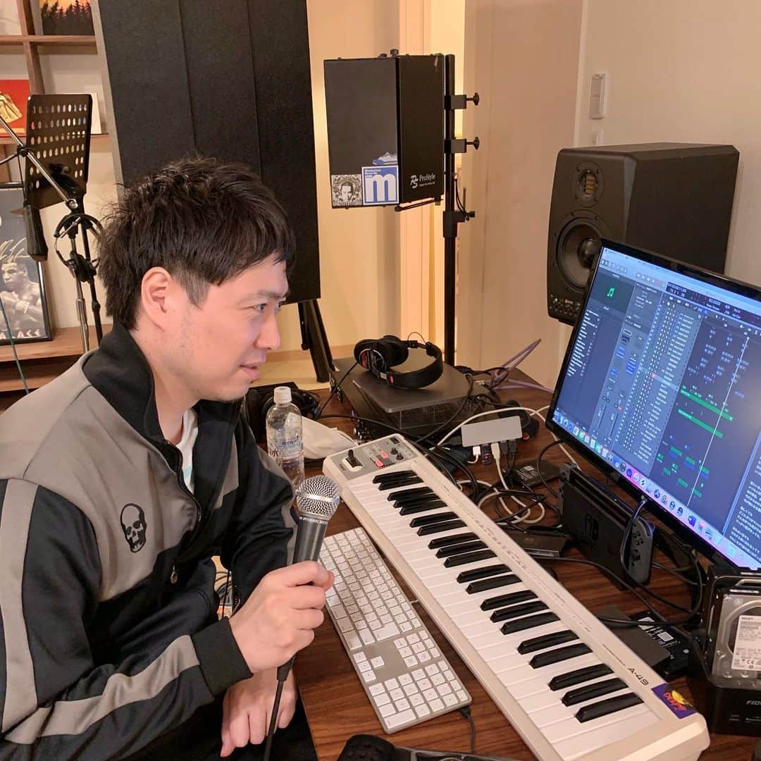 のインスタグラム：「曲作るの楽しいね。 曲に手をつける前のボーッとなにかしてしてる1、2時間も大好き。  とりあえず久しぶりに歌ってみて自分の声に引いてる。」
