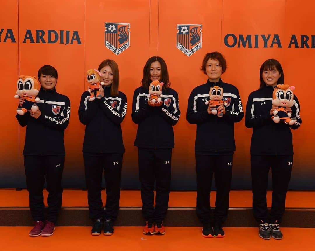 鮫島彩のインスタグラム：「・ ・ 新体制発表記者会見！ ・ ・ 新たな挑戦にワクワクしてます🐿✨ 背番号は3番をいただきました。 大宮に女子チームがあって良かったと、この先ずっと感じていただけるようなチームを創っていけたらと思います！ ・ ・ まずはホームタウンを知り尽くすことから始めよう💪 グルメやオススメスポットなどその他諸々情報ぜひ教えてください☺️ ・ ・ #ardija #大宮アルディージャVENTUS #WEリーグ」