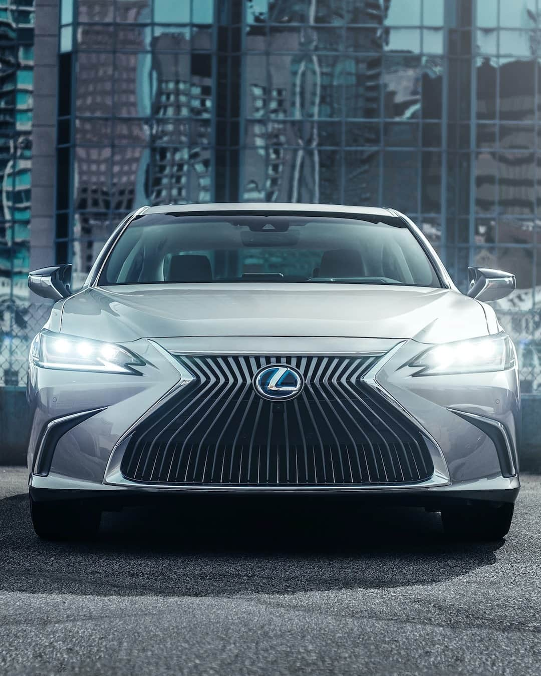 Lexus UKさんのインスタグラム写真 - (Lexus UKInstagram)「Lighting up your day. #LexusES  #Design #CarDesign #Automotive #Lexus #LuxuryTravel #Carsofinstagram」2月8日 22時00分 - lexusuk