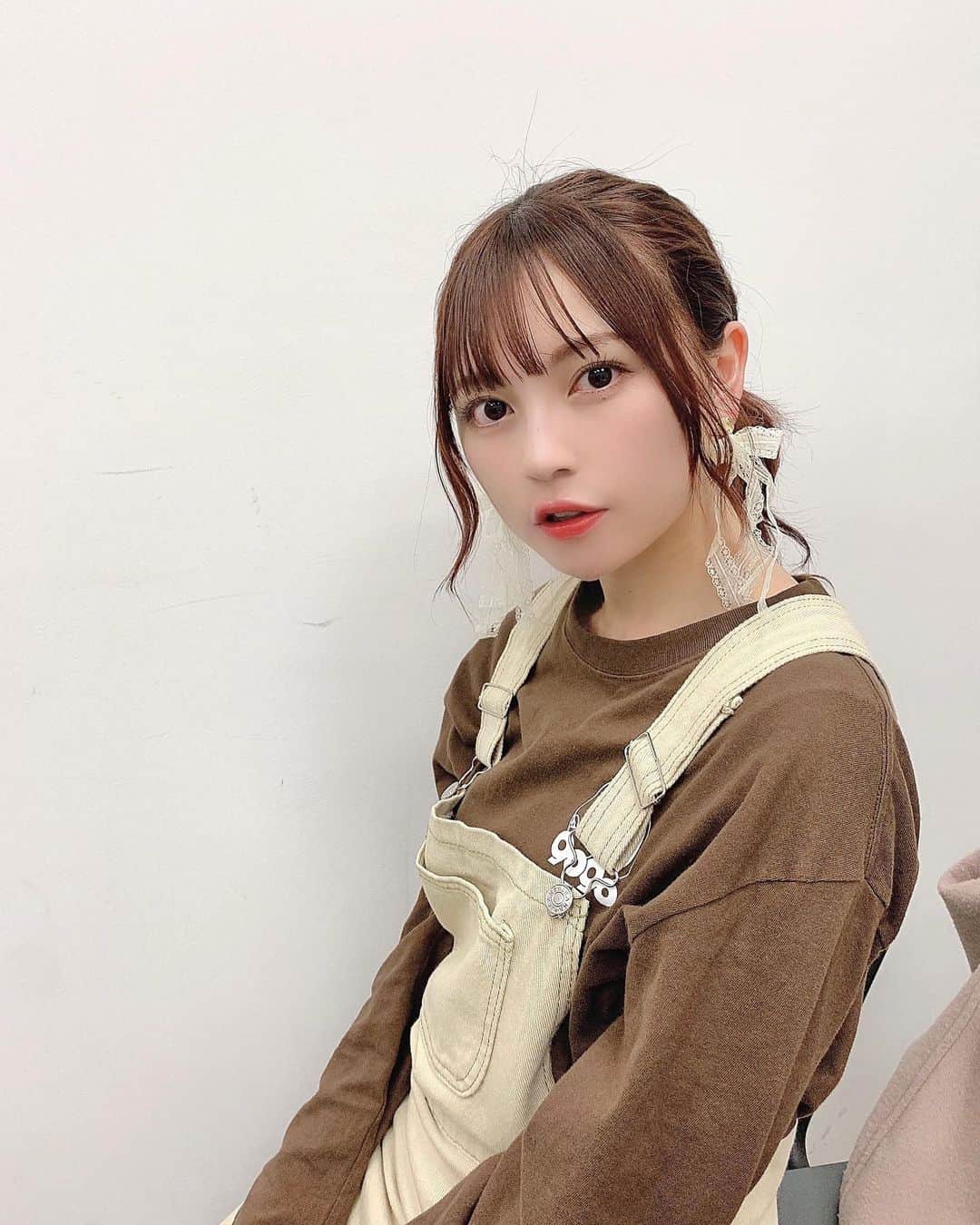 廣川奈々聖のインスタグラム：「サロペットってかわいいよね🐿💭りぼん好きすぎて耳にもりぼん、、💭 ﻿ ﻿ ﻿ ﻿ ﻿ #ななせのふく#サロペットスカート」