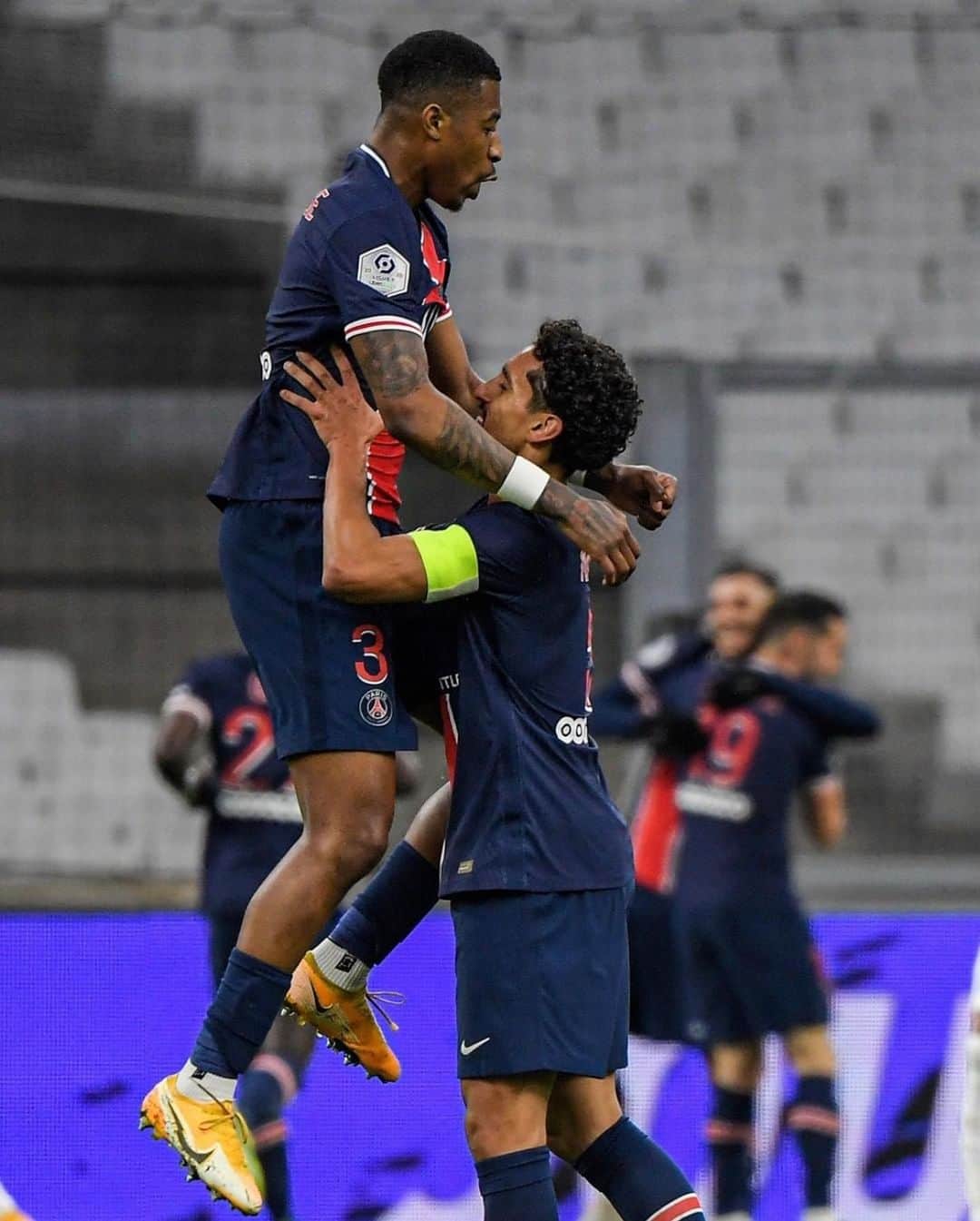 マルコス・アオアス・コレアのインスタグラム：「Une victoire qui fait du bien, le 100eme Classico de l’histoire il viens à Paris! Félicitations les mecs @psg 💪🏾🔥 #IciCestParis🔴🔵」