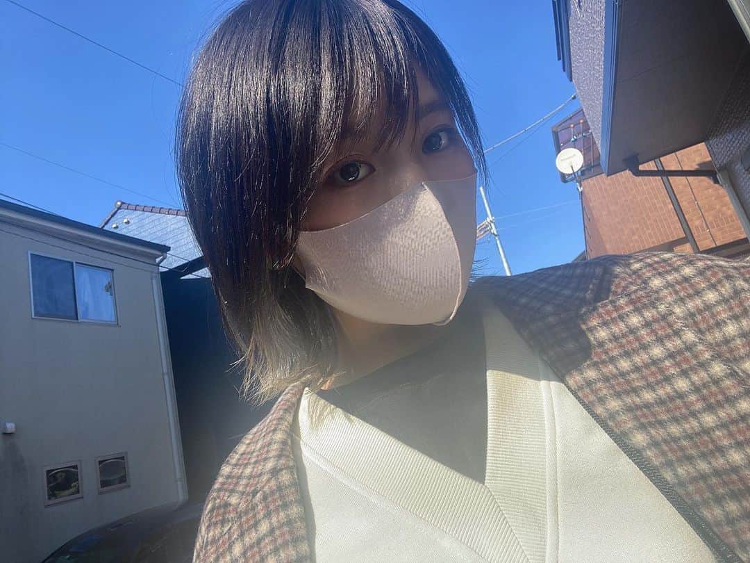 原あやののインスタグラム：「最近あったかくて嬉しいね〜〜！ 梅なのかな？なんかもう咲いてて可愛い〜〜 桜が一番好き🌸  #春#っぽいけどまだ冬 #vs花粉#comingsoon#nothanks  #ウルフ#レイヤー#インナーカラー」