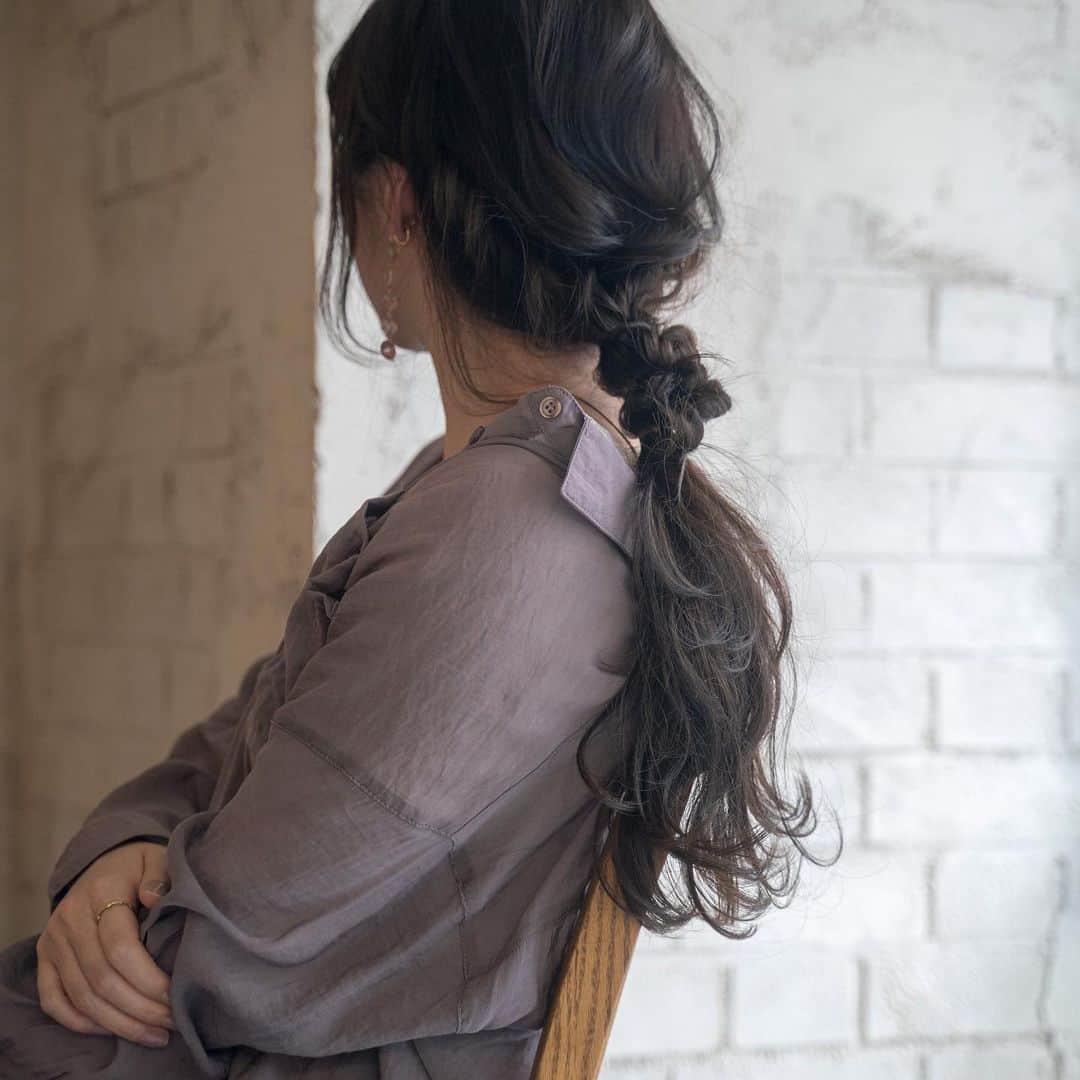 ヒロタテツヤさんのインスタグラム写真 ヒロタテツヤinstagram ポニーテール 暗めカラーにも透明感とツヤ感 ヘアアレンジ ヘアスタイル 大阪美容室 ヘアセット 波ウェーブ ヘアアレンジ解説 大阪ヘアアレンジ ブリーチ ヘアカタログ ヘア