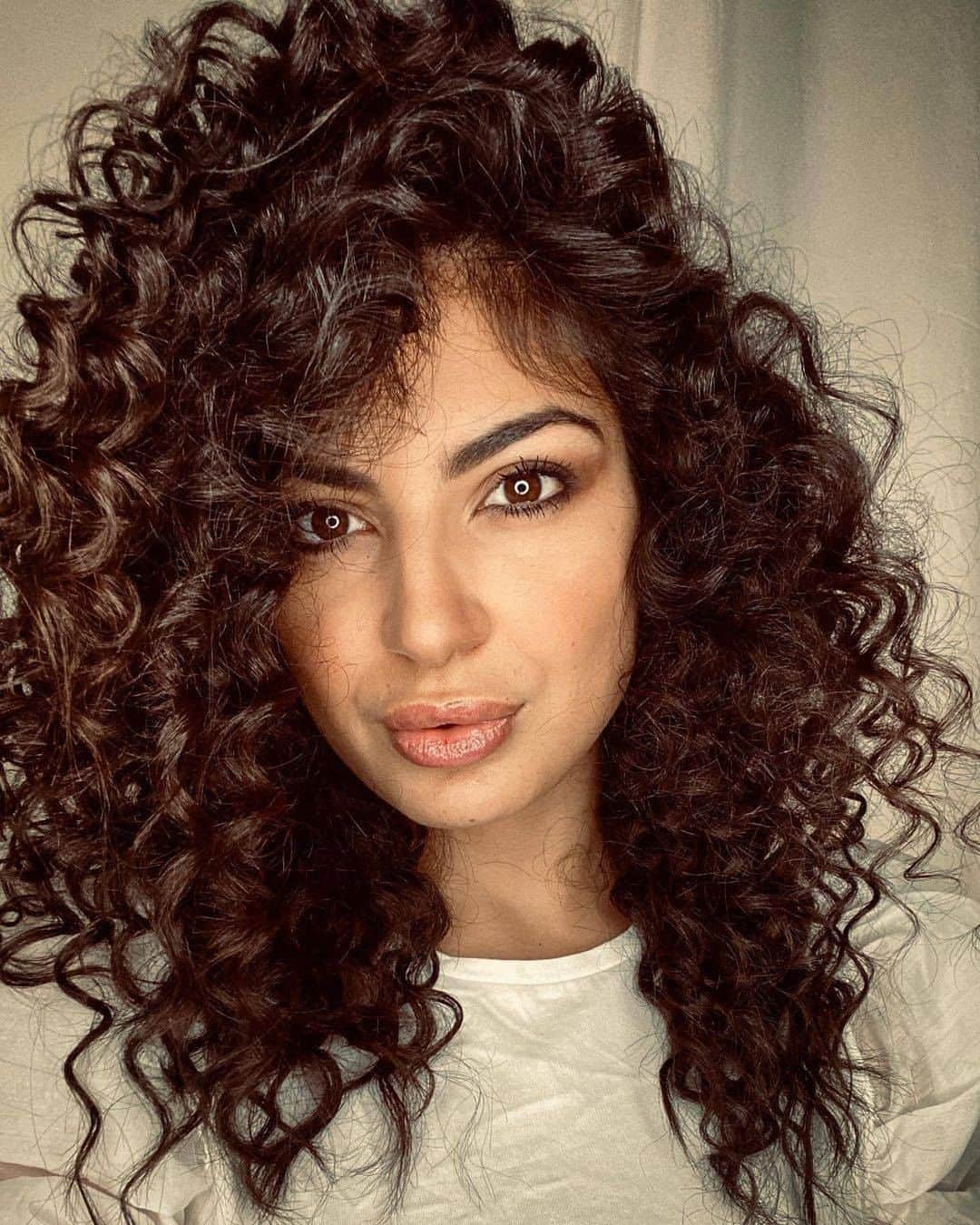 ghd hairさんのインスタグラム写真 - (ghd hairInstagram)「These healthy, bouncy curls are the one 😍👏 Keep your curls nourished by using the ghd helios & diffuser attachment ✨ P.S always prep your hair with ghd bodyguard before styling @laurettazuddas   #ghd #ghdhairpro #healthycurls #naturalcurls #curlyhair #hairgoals #hairenvy #ghdhelios」2月8日 22時14分 - ghdhair