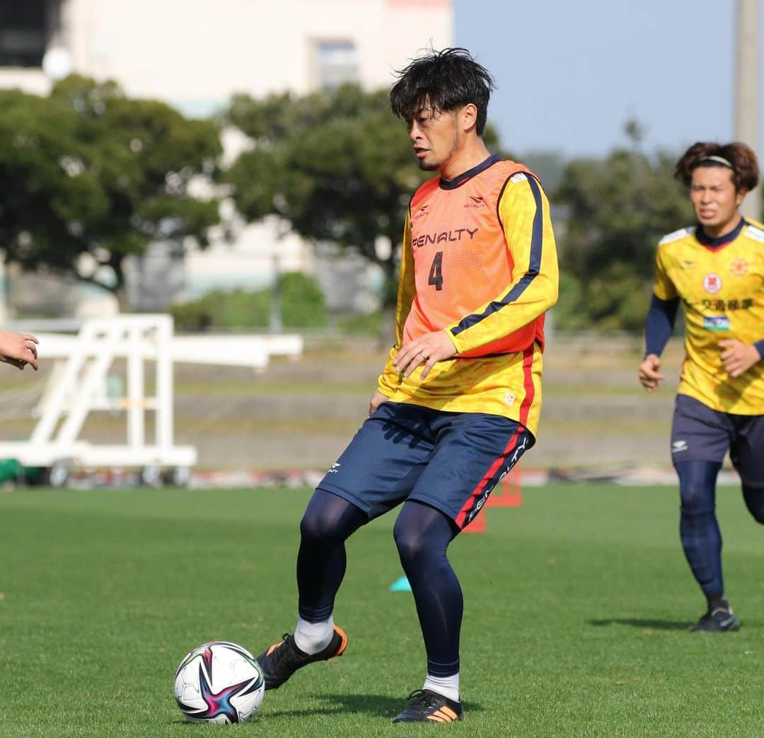 ギラヴァンツ北九州さんのインスタグラム写真 - (ギラヴァンツ北九州Instagram)「. 沖縄キャンプ2日目⚽️ PMトレーニング . #giravanz #ギラヴァンツ北九州 #ギラヴァンツ #北九州 #jリーグ #j2 #沖縄キャンプ」2月8日 22時19分 - giravanz_kitakyushu