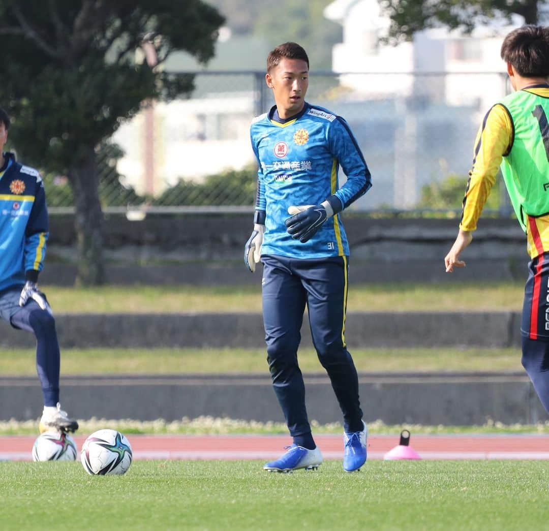 ギラヴァンツ北九州さんのインスタグラム写真 - (ギラヴァンツ北九州Instagram)「. 沖縄キャンプ2日目⚽️ PMトレーニング . #giravanz #ギラヴァンツ北九州 #ギラヴァンツ #北九州 #jリーグ #j2 #沖縄キャンプ」2月8日 22時19分 - giravanz_kitakyushu