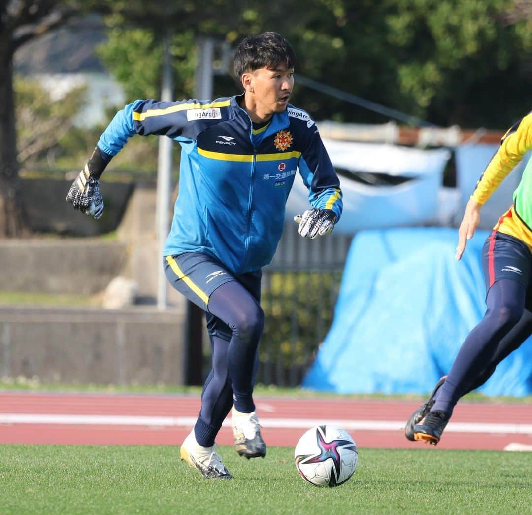 ギラヴァンツ北九州さんのインスタグラム写真 - (ギラヴァンツ北九州Instagram)「. 沖縄キャンプ2日目⚽️ PMトレーニング . #giravanz #ギラヴァンツ北九州 #ギラヴァンツ #北九州 #jリーグ #j2 #沖縄キャンプ」2月8日 22時19分 - giravanz_kitakyushu