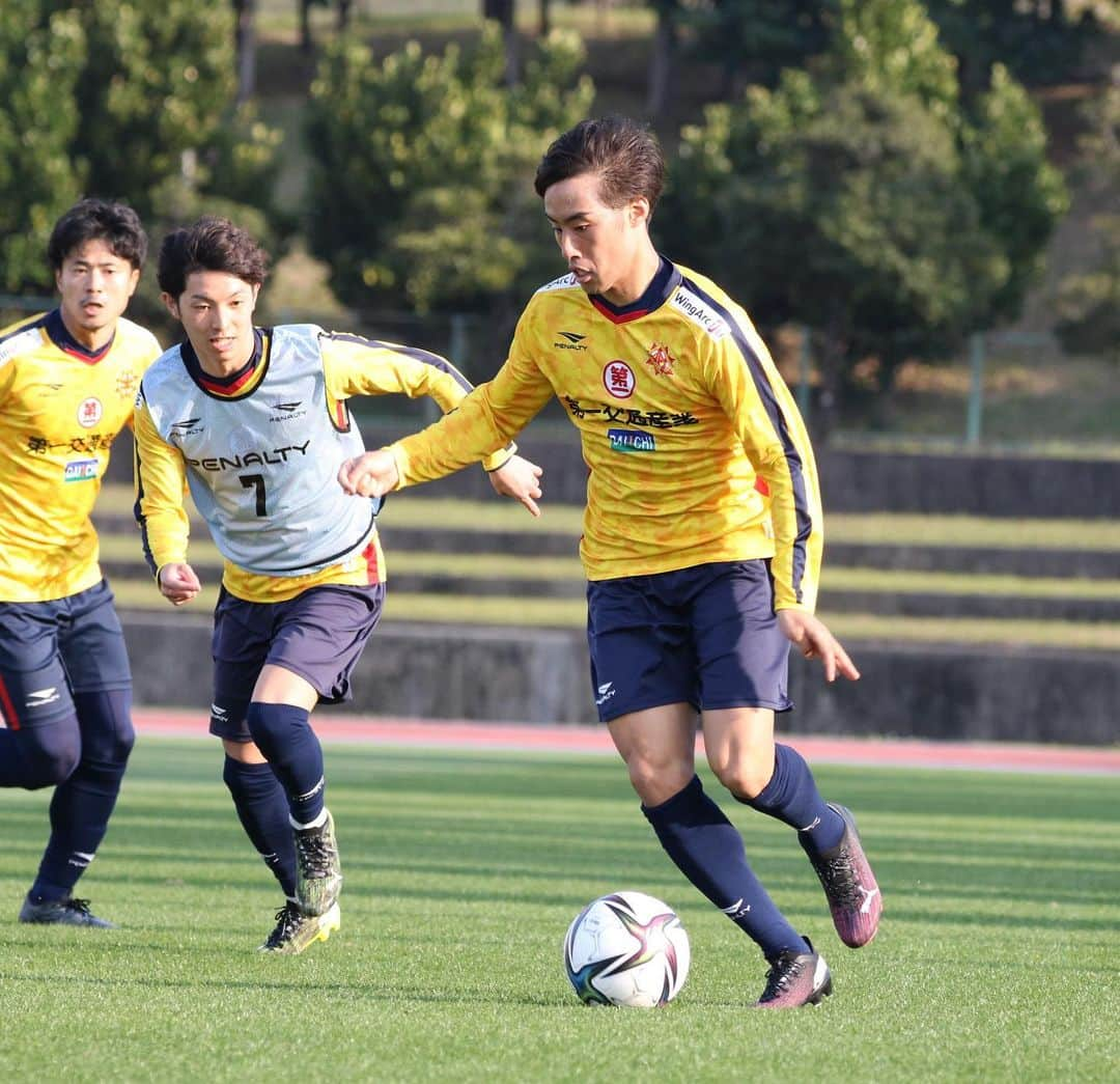 ギラヴァンツ北九州さんのインスタグラム写真 - (ギラヴァンツ北九州Instagram)「. 沖縄キャンプ2日目⚽️ PMトレーニング . #giravanz #ギラヴァンツ北九州 #ギラヴァンツ #北九州 #jリーグ #j2 #沖縄キャンプ」2月8日 22時19分 - giravanz_kitakyushu