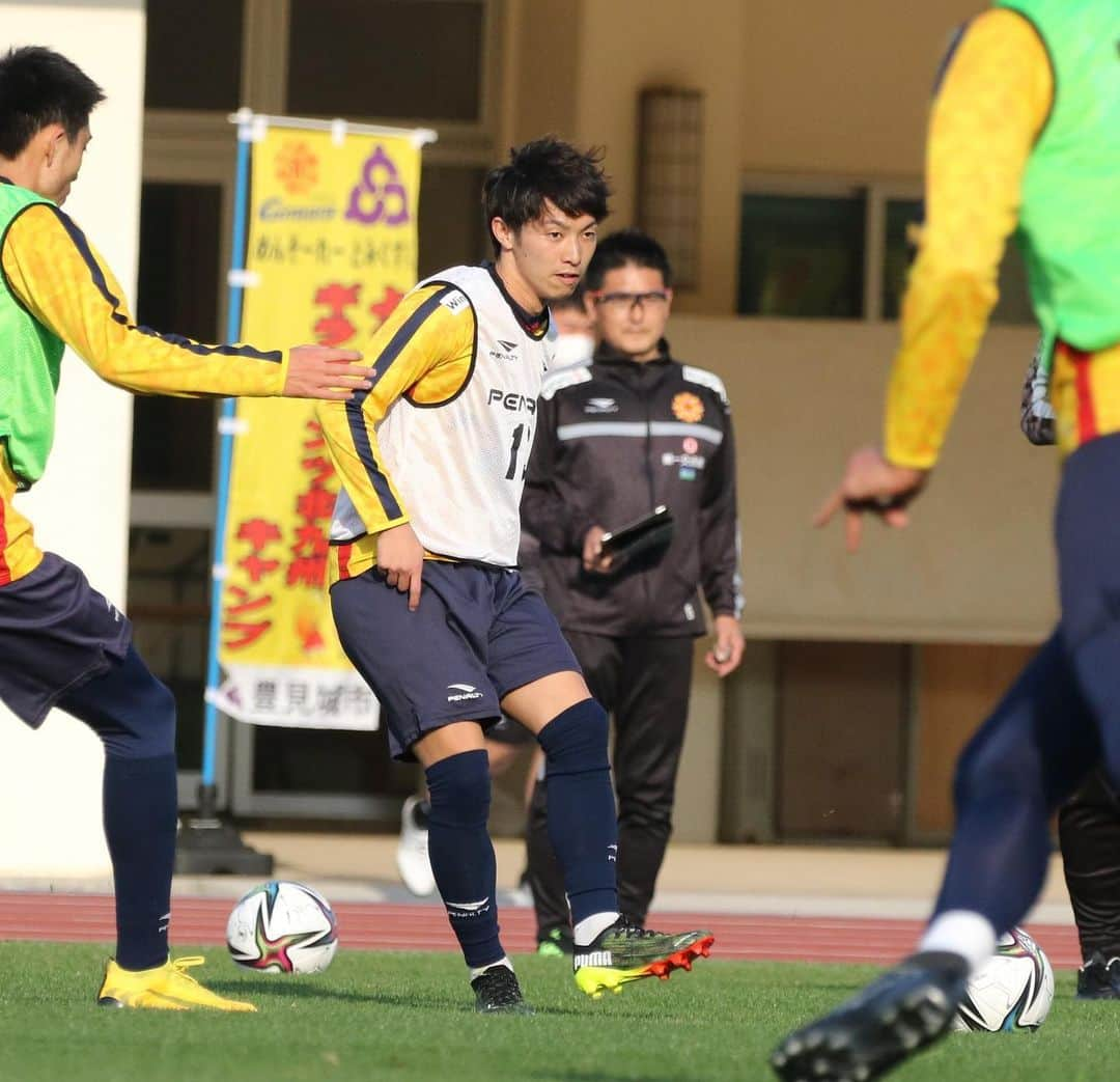 ギラヴァンツ北九州さんのインスタグラム写真 - (ギラヴァンツ北九州Instagram)「. 沖縄キャンプ2日目⚽️ PMトレーニング . #giravanz #ギラヴァンツ北九州 #ギラヴァンツ #北九州 #jリーグ #j2 #沖縄キャンプ」2月8日 22時19分 - giravanz_kitakyushu