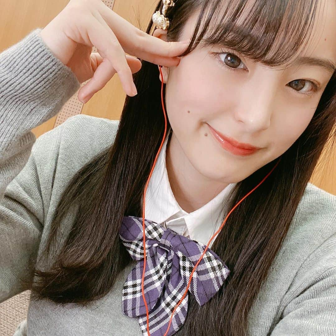 川原美咲さんのインスタグラム写真 - (川原美咲Instagram)「🎀💜🏫 ・ 02lineの皆さん、学校あとちょっとな上にそんなに騒げないご時世だとは思うけど、しっかり思い出作ってね⭐ のちに大切な思い出、そしてその思い出がお仕事頑張れる力になってくれるはずです💫 楽しんで🥰✨🏫 ・ ・ ・ #学校行って人狼する人と友達になりたい #私の親友は学校で人狼しまくってるようです #学校生活  ・ ・ ・ ・ #akb48  #02line #02년생 #高3 #ljkの素敵な思い出 #02 #0203students」2月8日 22時24分 - misaki_888_sagasaikou