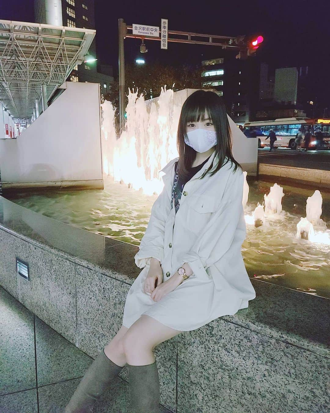 小田桐奈々さんのインスタグラム写真 - (小田桐奈々Instagram)「駅前に噴水あるのしゃれおつだねぃ(*´ ˘ `*)⛲ * * #金沢 #金沢駅 #ななっぷる」2月8日 22時31分 - odagirinana