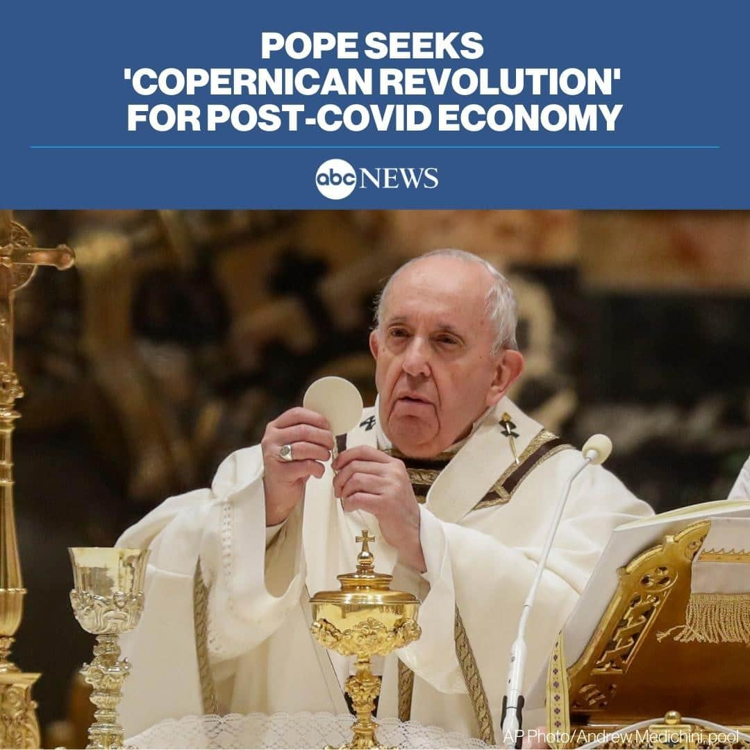 ABC Newsさんのインスタグラム写真 - (ABC NewsInstagram)「Pope Francis urges governments to use the coronavirus crisis as a revolutionary opportunity to create a world that is more economically and environmentally just — and where basic health care is guaranteed for all. MORE AT LINK IN BIO. #POPEFRANCIS #POPE #ECONOMY #CORONAVIRUS #COVID19」2月8日 22時45分 - abcnews