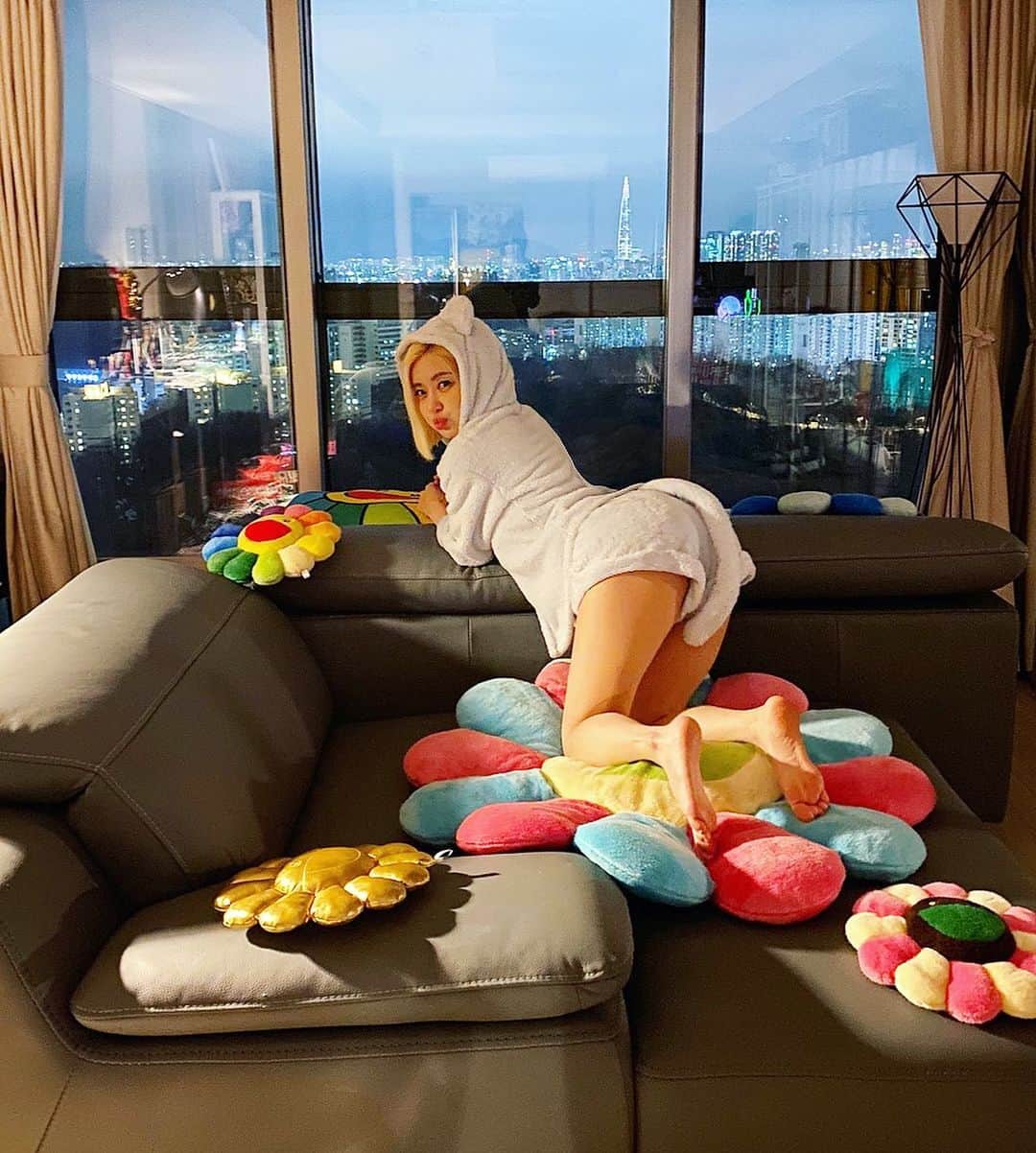 Dj Sodaのインスタグラム：「우리집에 놀러올래?🌼🌸🌻🌺 Welcome to my home~😻💕 #벤스가구 #벤스」