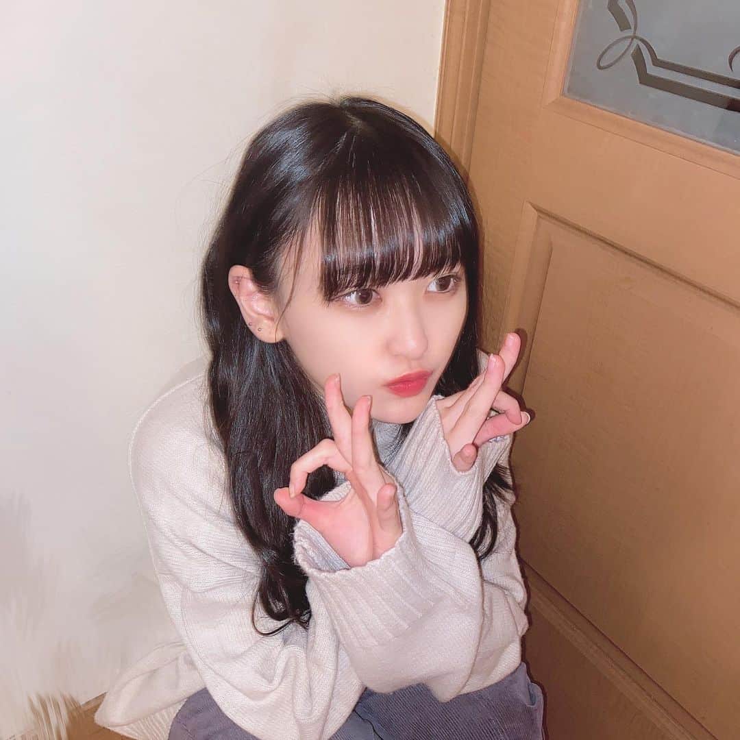 香田メイさんのインスタグラム写真 - (香田メイInstagram)「#ナカクスマイルプロジェクト が二月末まで開催中🌟 名古屋市中区に関する、笑顔、場所、ナカクポーズ、クリエイティブをハッシュタグ #ナカクスマイル をつけて投稿してね( ⸝⸝ᵕᴗᵕ⸝⸝) 私のしてるポーズがナカクポーズです😚真似して撮ってみてね！  めちゃくちゃおうち」2月8日 22時47分 - kodamei_55