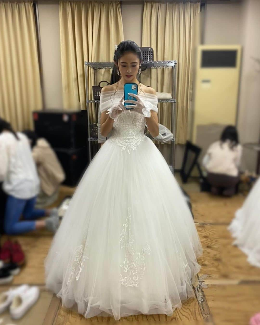 佐藤逸香さんのインスタグラム写真 - (佐藤逸香Instagram)「ミスコンの写真全然載せてなかったからちょっとずつ載せる☺︎  #ウエディングドレス #ウェディングヘア #ウェディングブーケ #ウェディングフォト」2月8日 22時51分 - itsuka_s_99