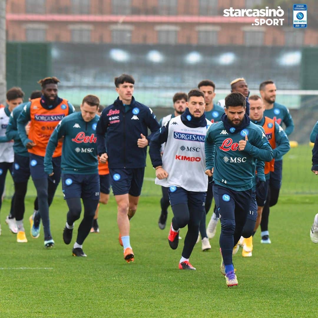 SSCナポリさんのインスタグラム写真 - (SSCナポリInstagram)「🔥 Training time! 💪  💙 #ForzaNapoliSempre」2月8日 22時58分 - officialsscnapoli