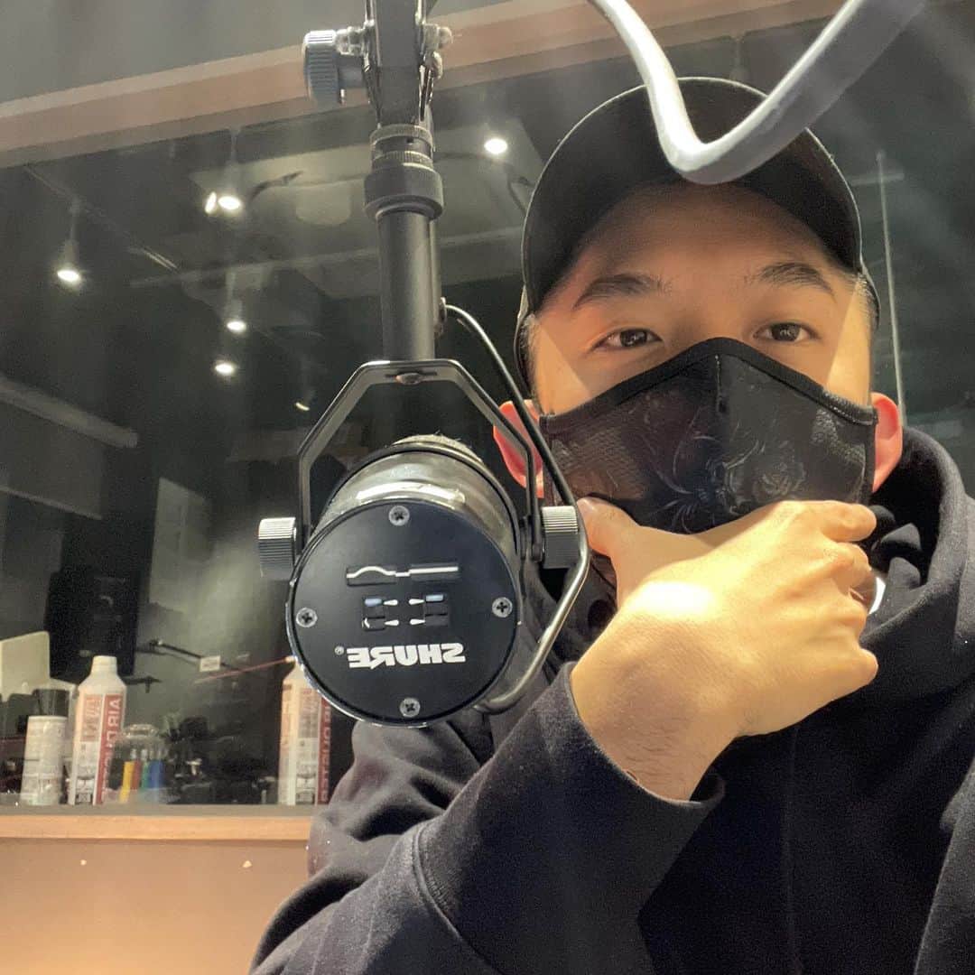 KEN THE 390のインスタグラム：「毎週火曜日よる10時からは、 HIPHOP専門インターネットラジオ局　WREPにて、レギュラー放送 #ロックザハウス　です📻  番組宛のメッセージも募集中です🔥  #KENTHE390」