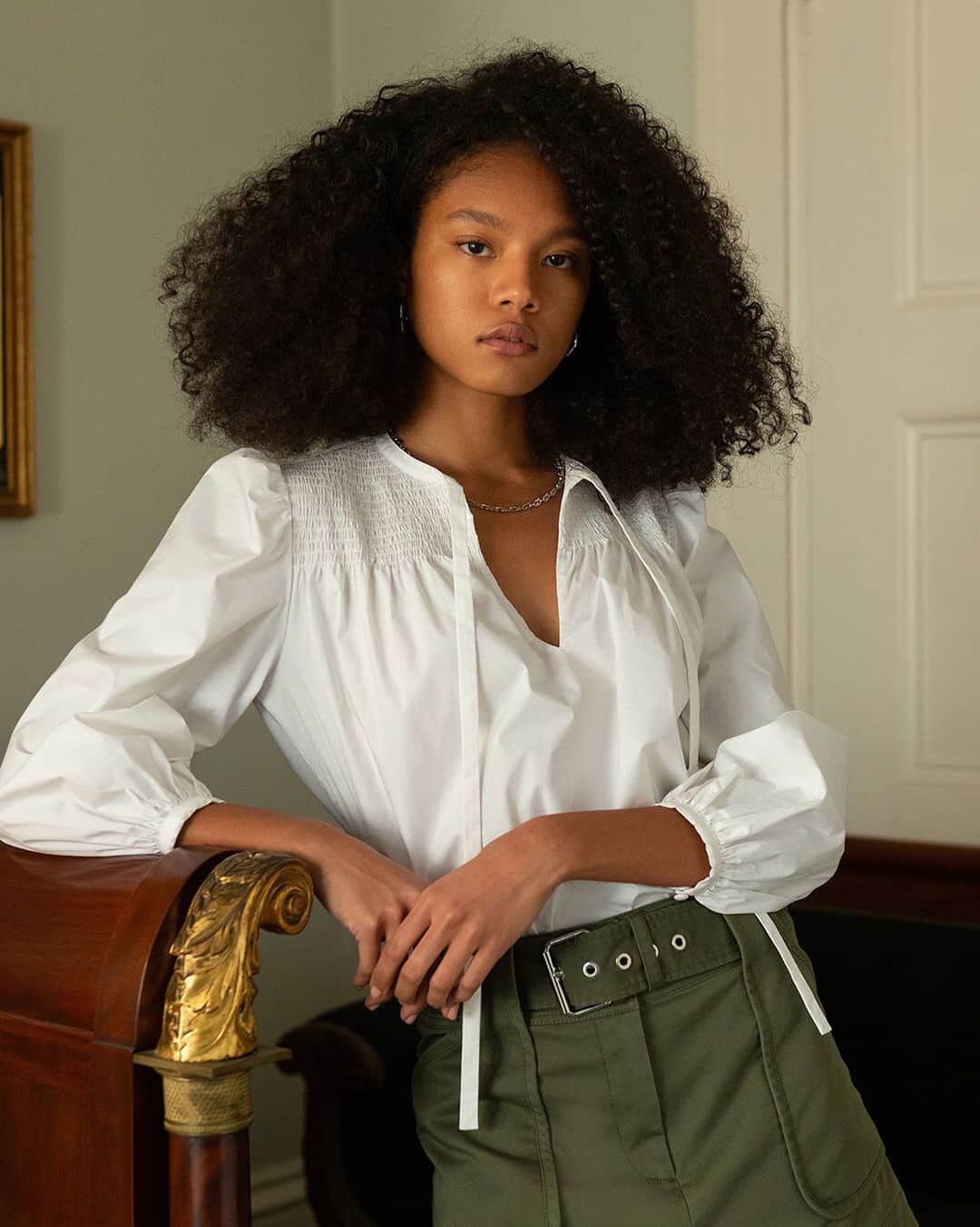 デレクラムのインスタグラム：「Streamline your wardrobe with our best-selling Austin Blouse.」