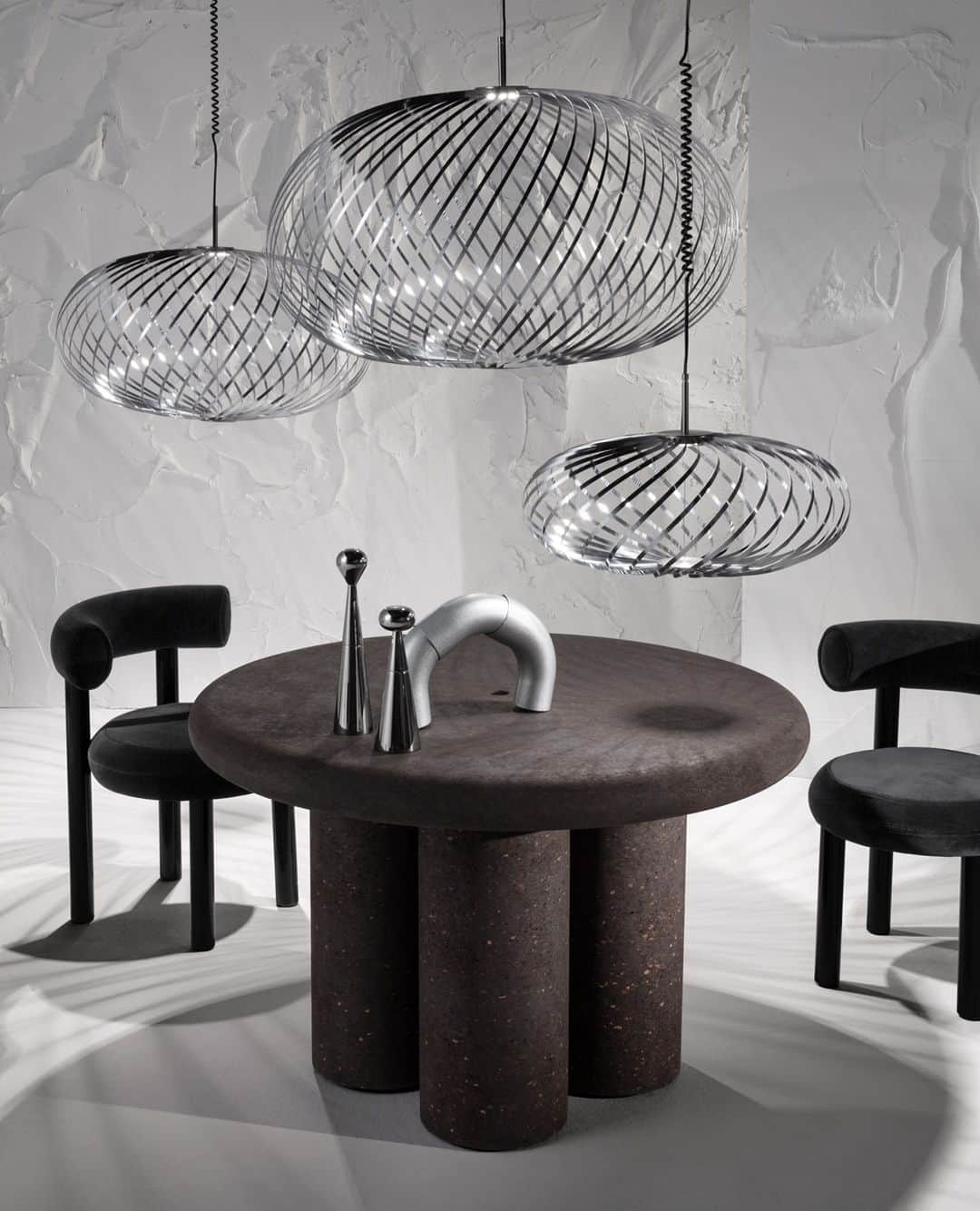 トム ディクソンのインスタグラム：「FAT chairs around a CORK table with MILL grinders, all below SPRING lights.⁠ ⁠ Our CORK collection celebrates the material's natural beauty and takes advantage of its elasticity, sound absorption and waterproof nature - making a unique set of seriously sculptural furniture. ⁠」