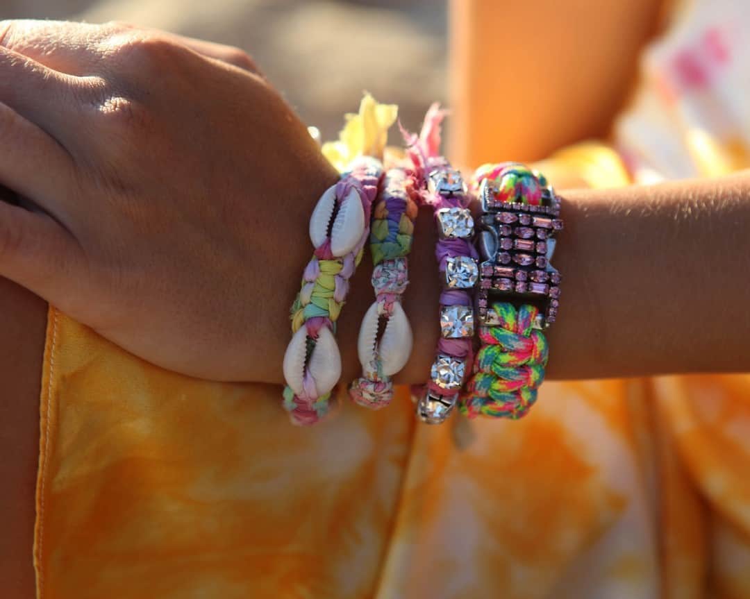 ダニジョーのインスタグラム：「She’s a shell & diamond #armparty kind of girl 💎🐚💎」