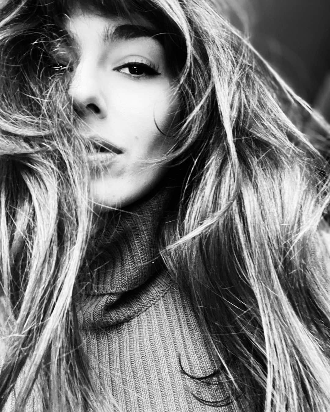 Stella Egittoのインスタグラム：「“Mi piace l’ordine ma non sono praticante” Febbraio 2021, bianco e nero su pixel. . . . #diariodibordo #nowhere」