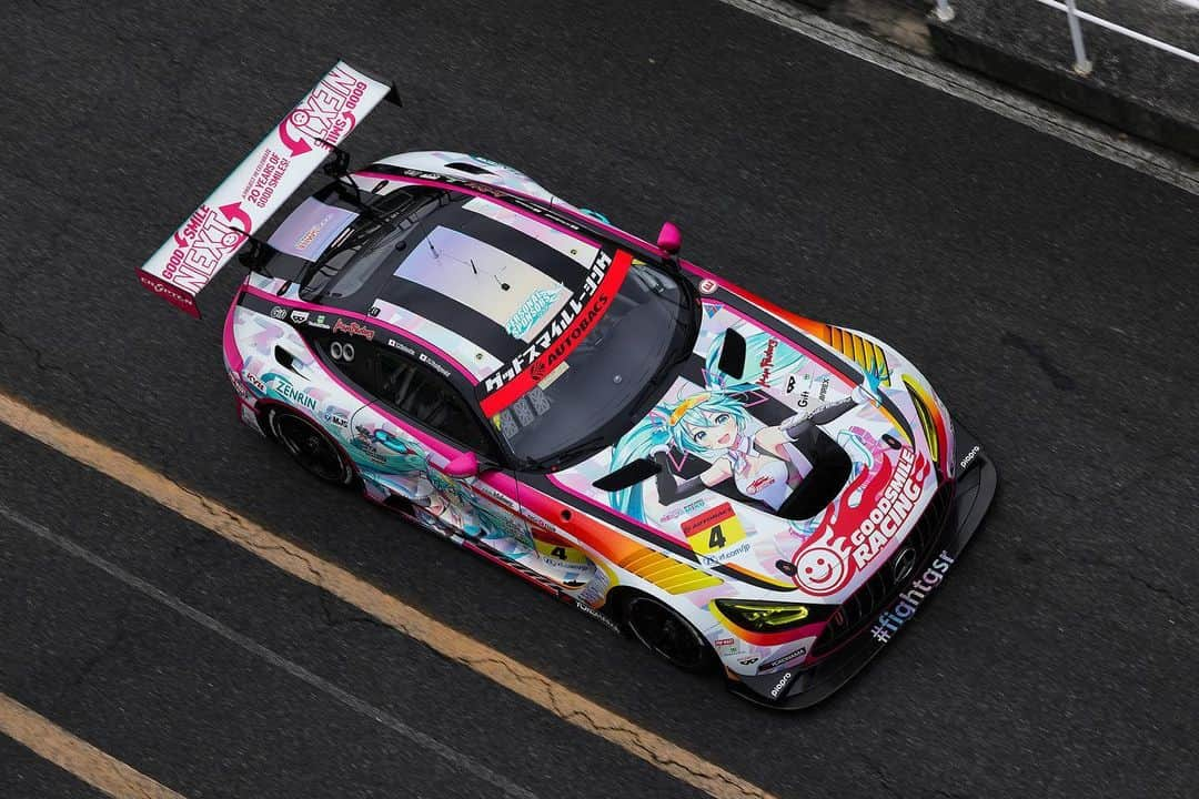 折原弘之のインスタグラム：「goodsmileracing GOODSMIL RACING & Team UKYO  2021 Okayama Test GOODSMILE Hatsunemiku AMG   #初音ミク#グッドスマイル初音ミクAMG #fightgsr #goodsmileracing#supergt#supergt2020#amg#mercedesamg#hatsunemiku@goodsmileracing」