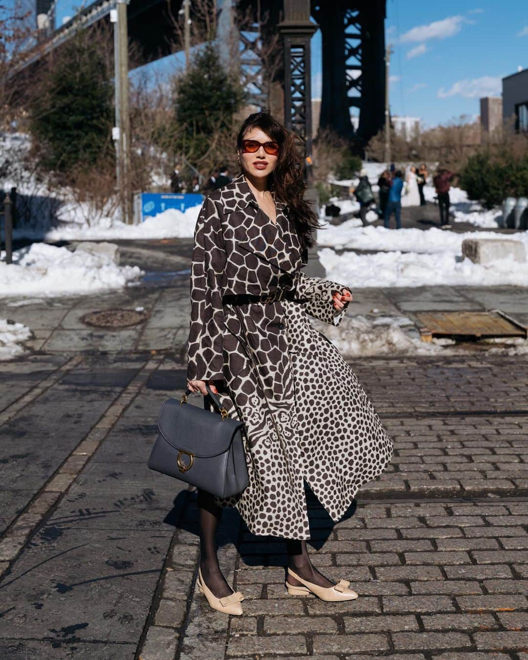 ナタリー・スアレスさんのインスタグラム写真 - (ナタリー・スアレスInstagram)「The @ferragamo Gancini bag has swept me off my feet this Valentine's Day. I am celebrating all the love within me by treating myself to a luxurious piece to complete my Salvatore Ferragamo look. This bag is a powerful piece to accompany me through this crazy ride called life. I can't wait to take you around the world with me, Gancini, the day I can start seeing the world again. #FerragamoValentinesDay #PatchworkofLove #ad」2月8日 23時06分 - natalieoffduty