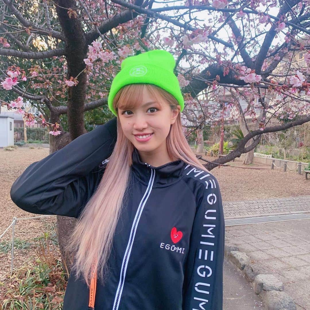 林優菜のインスタグラム：「. この前再販でゲット出来たやつ🥺🥺 カワイイ〜〜❤️ . . . #EGUMI #江口拓也 #takalaka  #stussy #ニット帽 #ジャージ #エクステ #ロングヘア #ピンクヘア #ulike #推し事」