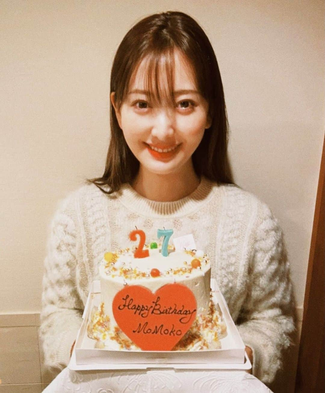 佐達ももこさんのインスタグラム写真 - (佐達ももこInstagram)「🥰🎂💗  当日は家族がお祝いしてくれました💘  ケーキが可愛すぎた！ そしておいしかったーー🌈  家族と当日過ごすのは 多分高校生ぶり、、、？  ほっこり嬉しかった〜🥳  #birthdaycake#birthday#誕生日ケーキ#誕生日#ケーキ」2月8日 23時07分 - sadamomodayo