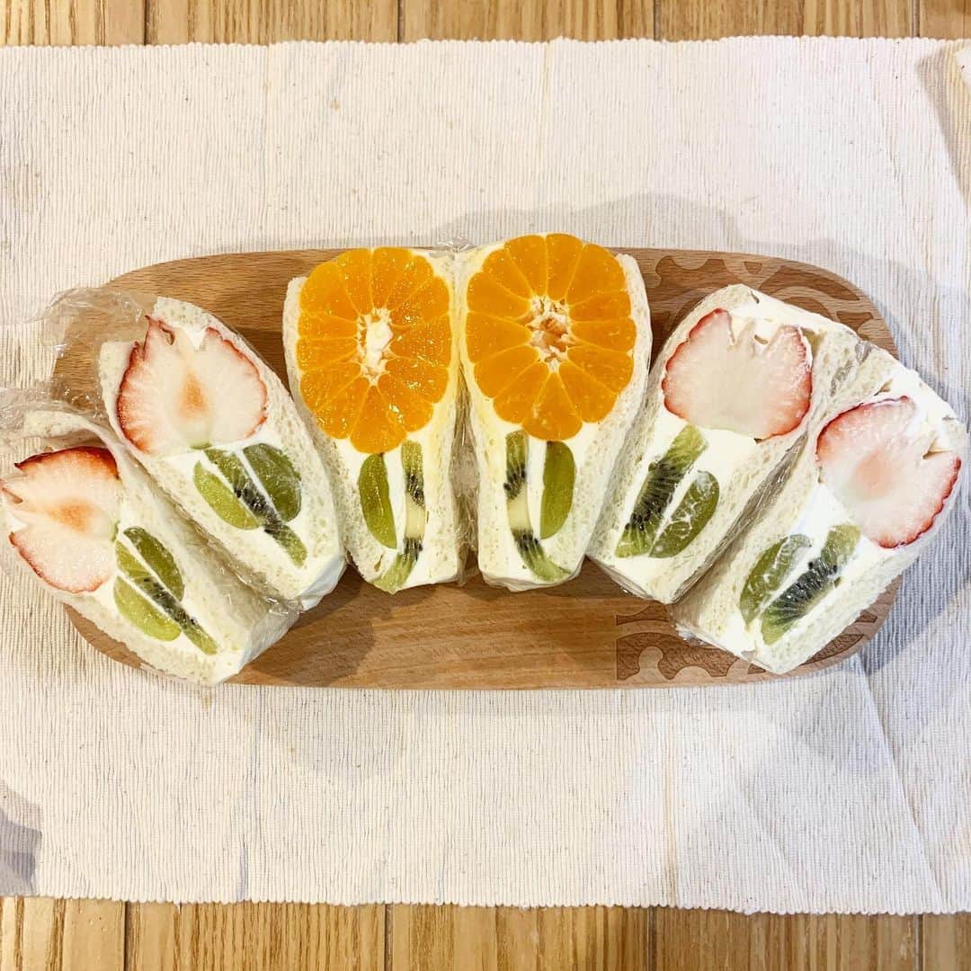 シュネルのインスタグラム：「『フルーツサンド』  #food #料理 #おうちごはん #サンドウィッチ #シュネルキッチン」