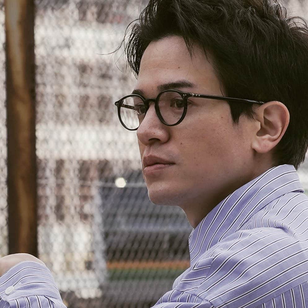 田村良太のインスタグラム：「これは決まってないので、独り言ですが、3月に皆さんの前で歌う機会があるかもしれないです。  まだ分からないんですけど。  もしかしたらなんですけど、沢山の準備を共にしたのにコロナさんによって掻き消された「ある絆」を少しだけ取り戻せるかもしれないんです。  なんのこっちゃ？ですよね笑  本格的に決まったらお伝えします！  ちなみに舞台は4月のOne On Oneさんですよ。 あまり告知しないので忘れちゃいますよね笑 そのうちしますね笑  全てはコロナに打ち勝たないと始まらないので、2枚目3枚目の写真のように感染予防を徹底します☺️  皆さんも健康でお過ごしくださいね✨」