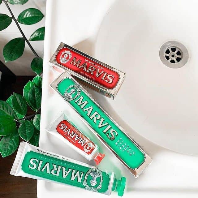 Marvis®️ Official Partnerさんのインスタグラム写真 - (Marvis®️ Official PartnerInstagram)「Love our Classic Strong Mint, but need a little heat? Meet Cinnamon Mint. 🔴 ⠀⠀⠀⠀⠀⠀⠀⠀⠀ .⠀⠀⠀⠀⠀⠀⠀⠀⠀ .⠀⠀⠀⠀⠀⠀⠀⠀⠀ .⠀⠀⠀⠀⠀⠀⠀⠀⠀ .⠀⠀⠀⠀⠀⠀⠀⠀⠀ 📸: @adahabensus」2月8日 23時34分 - marvis_usa