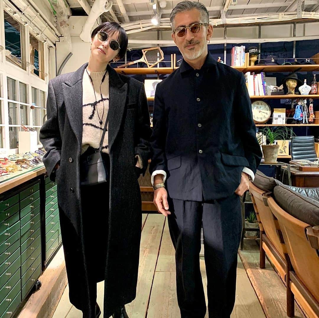 GLOBE SPECS_officialさんのインスタグラム写真 - (GLOBE SPECS_officialInstagram)「モデルの比留川游さんからご注文頂いていた Ahlem のサングラスが届き、受け取りにご来店。シンプルだけど特徴的なデザインが魅力的なサングラス、非常に良く似合っていますね！私が掛けているのはOld Joeとのコラボサングラスの新色。やはりまだ入荷したばかりです。  @globespecs_official #kyoto #globespecs #opticalshop #fashion #gernotlindner  #eyewear #kyoto #ahlem #robertmarcnyc  #lunor #lescalunetier  #anneetvalentin  #laloop  #thespectacle  #oldjoe  #scye  #shinpuhkan #O.J. GLOBE SPECS OPTICAL Co. #メガネ #グローブスペックス #tetsuyaokada #せかほし #世界はほしいモノにあふれてる #岡田哲哉」2月8日 23時43分 - globespecs_official
