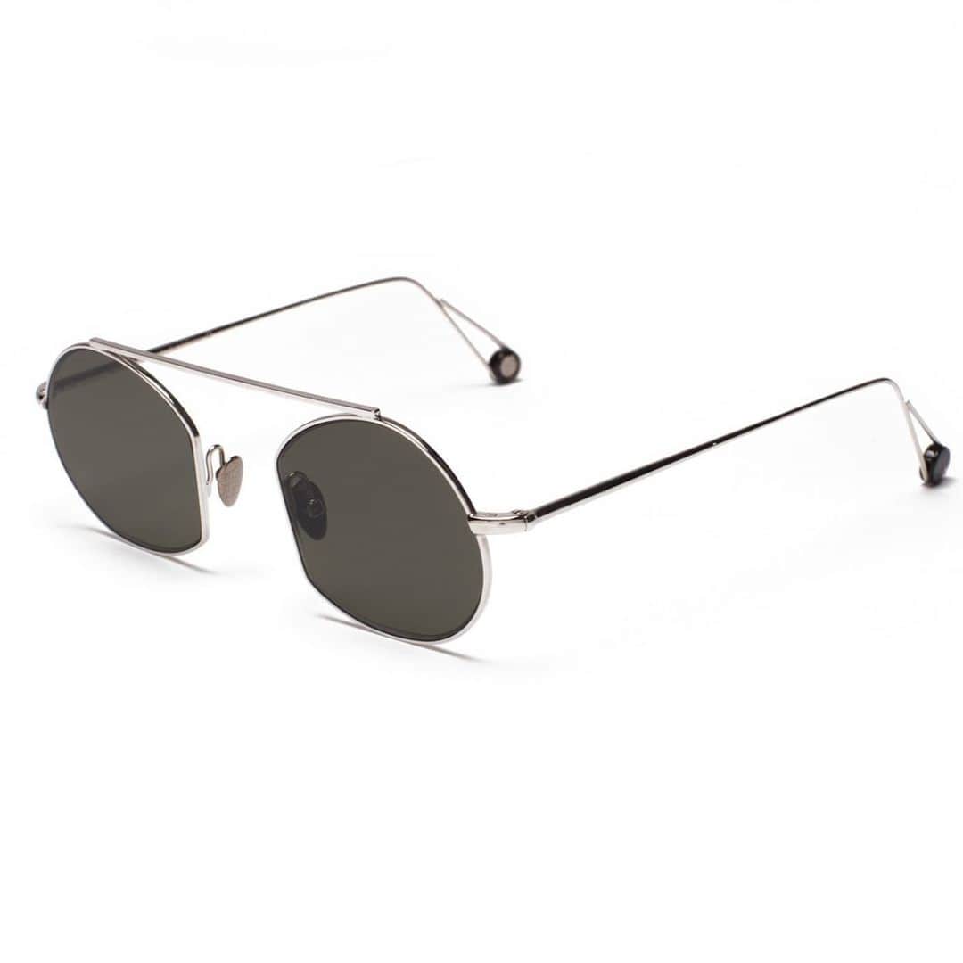 GLOBE SPECS_officialさんのインスタグラム写真 - (GLOBE SPECS_officialInstagram)「モデルの比留川游さんからご注文頂いていた Ahlem のサングラスが届き、受け取りにご来店。シンプルだけど特徴的なデザインが魅力的なサングラス、非常に良く似合っていますね！私が掛けているのはOld Joeとのコラボサングラスの新色。やはりまだ入荷したばかりです。  @globespecs_official #kyoto #globespecs #opticalshop #fashion #gernotlindner  #eyewear #kyoto #ahlem #robertmarcnyc  #lunor #lescalunetier  #anneetvalentin  #laloop  #thespectacle  #oldjoe  #scye  #shinpuhkan #O.J. GLOBE SPECS OPTICAL Co. #メガネ #グローブスペックス #tetsuyaokada #せかほし #世界はほしいモノにあふれてる #岡田哲哉」2月8日 23時43分 - globespecs_official