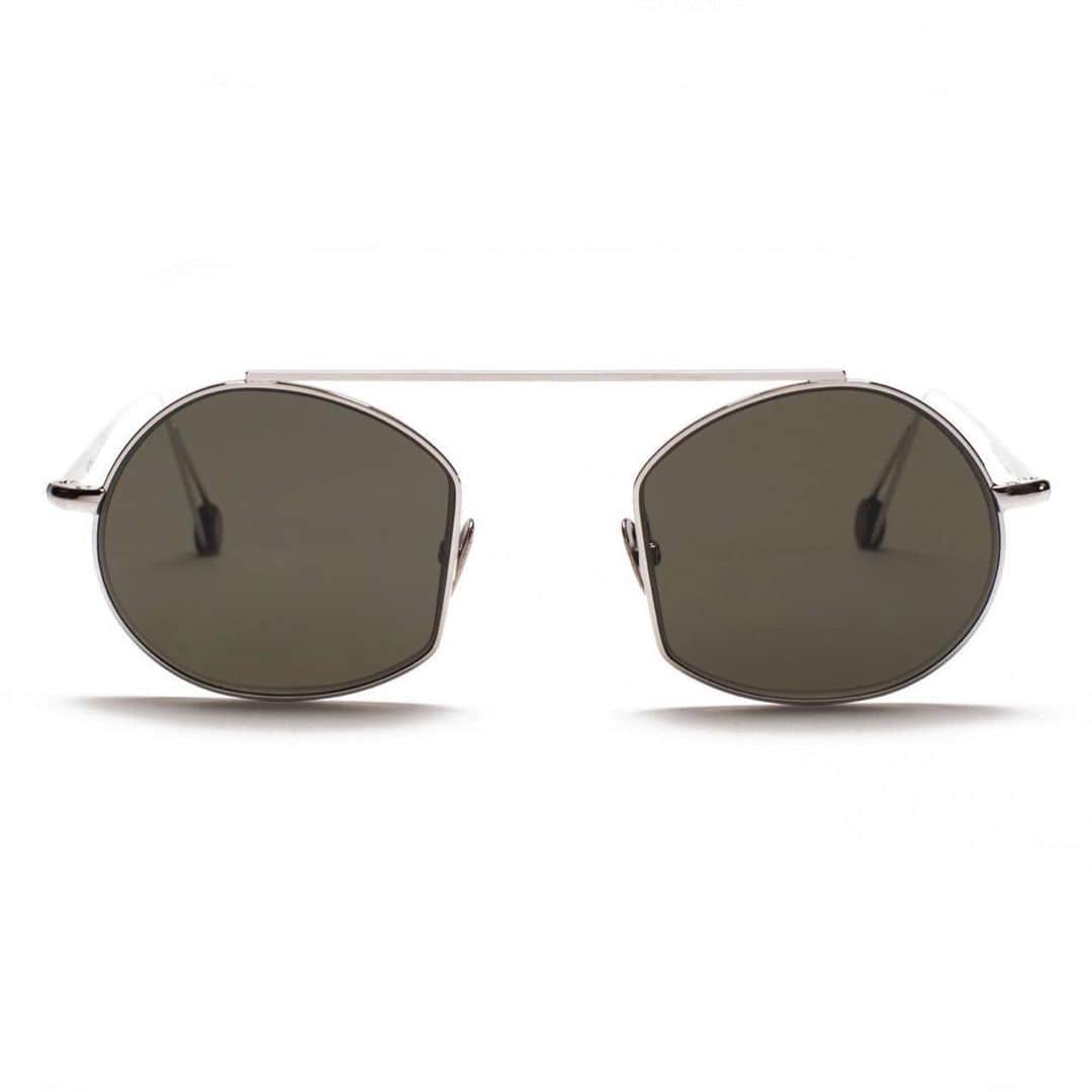 GLOBE SPECS_officialさんのインスタグラム写真 - (GLOBE SPECS_officialInstagram)「モデルの比留川游さんからご注文頂いていた Ahlem のサングラスが届き、受け取りにご来店。シンプルだけど特徴的なデザインが魅力的なサングラス、非常に良く似合っていますね！私が掛けているのはOld Joeとのコラボサングラスの新色。やはりまだ入荷したばかりです。  @globespecs_official #kyoto #globespecs #opticalshop #fashion #gernotlindner  #eyewear #kyoto #ahlem #robertmarcnyc  #lunor #lescalunetier  #anneetvalentin  #laloop  #thespectacle  #oldjoe  #scye  #shinpuhkan #O.J. GLOBE SPECS OPTICAL Co. #メガネ #グローブスペックス #tetsuyaokada #せかほし #世界はほしいモノにあふれてる #岡田哲哉」2月8日 23時43分 - globespecs_official